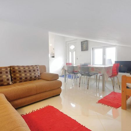 Cozy Apartment In Medulin With Kitchen Luaran gambar