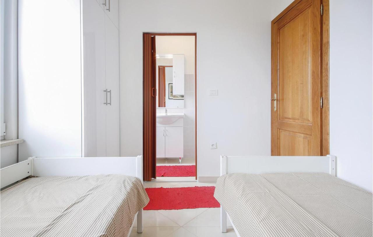 Cozy Apartment In Medulin With Kitchen Luaran gambar