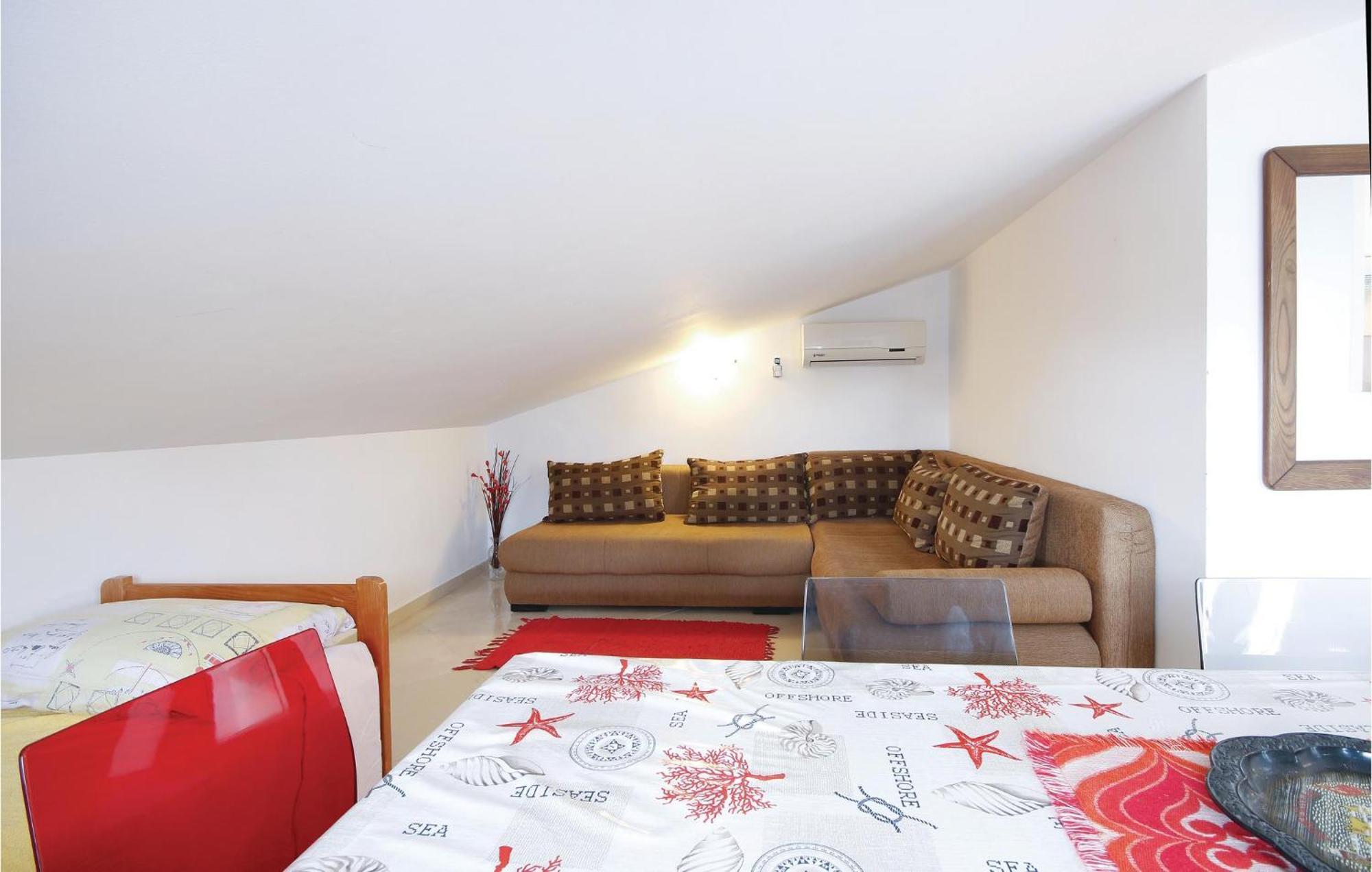 Cozy Apartment In Medulin With Kitchen Luaran gambar