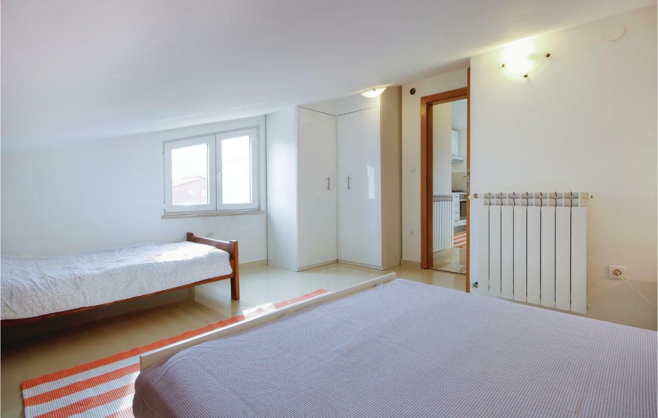 Cozy Apartment In Medulin With Kitchen Luaran gambar